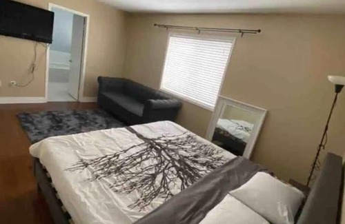 Halton Regional Municipality Bed & Breakfast | Cozy Private Rooms at BnbbookingCA Milton for Families