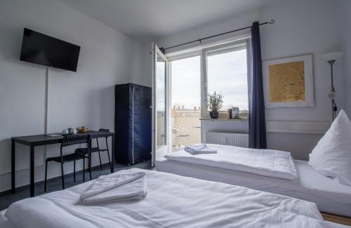 Karlsruhe City Centre House | Guest Rated Hotel Rooms with Family Amenities and Dining