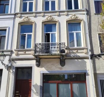 Upper Town House | Private Rooms in the Vibrant European Quarter