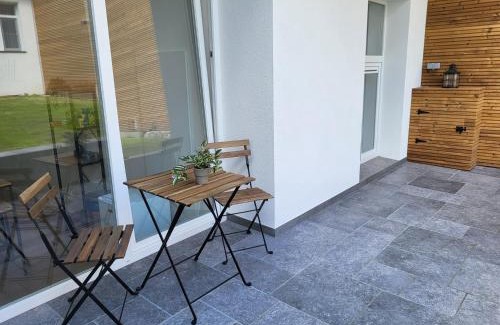 Upper Town House | Private Rooms in the Vibrant European Quarter