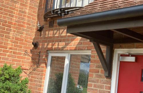 Milton Keynes Bed & Breakfast | Bright Private Rooms in a Family-Friendly Town House