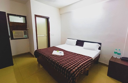 Mayur Vihar Phase 1 Bed & Breakfast | Cozy Private Rooms in Mayur Vihar for Families