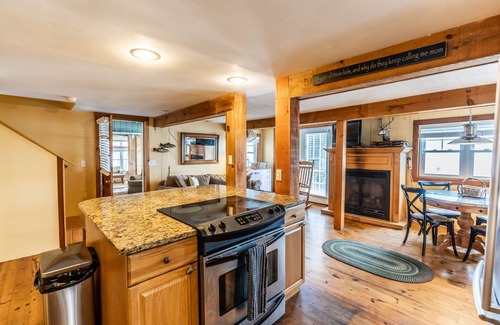 Town of Jerusalem Cottage | Quirky O'Cottage: Serene Lakefront Retreat with Pool