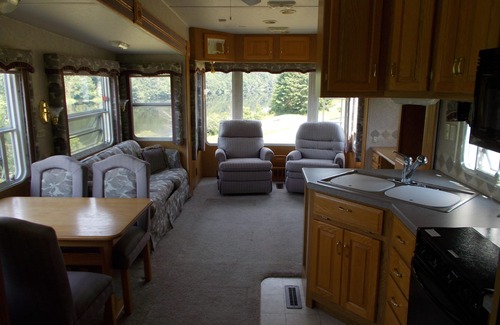 Monroe House | Idyllic RV Camping on the Connecticut River with Scenic Views