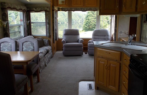 Monroe House | Idyllic RV Camping on the Connecticut River with Scenic Views