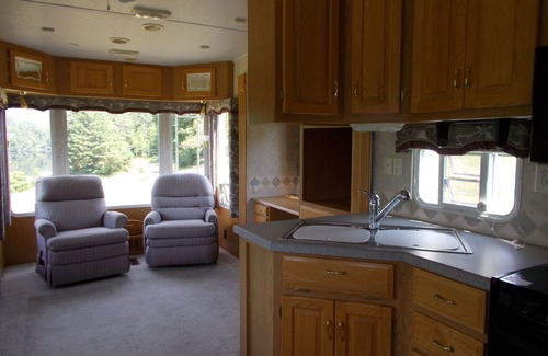 Monroe House | Idyllic RV Camping on the Connecticut River with Scenic Views