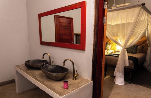 Eastern Province Cabin | Discover the Private Safari House Near South Luangwa Park
