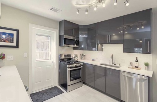 Westfield House | Idyllic Retreat: Your Perfect Austin Getaway Awaits