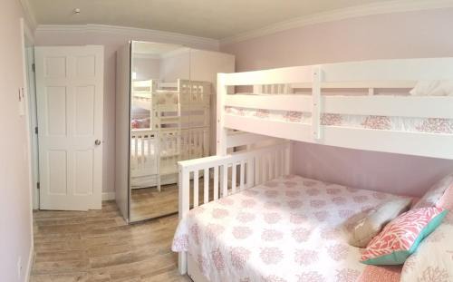 Oak Harbor House | Seaside Retreat: Private Beach Cottage for 10 Guests