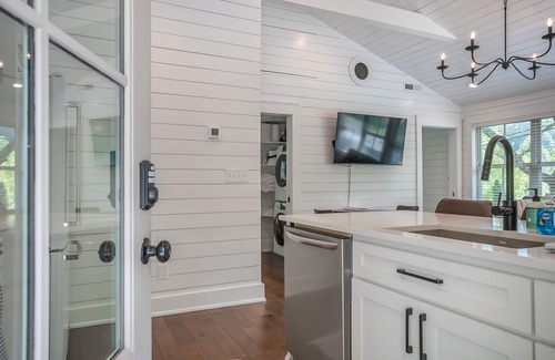 Thompson's Station Cottage | Private Sanitized Cottage with Hot Tub - Perfect for Families