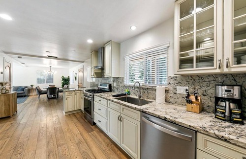 North Upper Truckee House | Family-Friendly Getaway with Hot Tub and Game Room