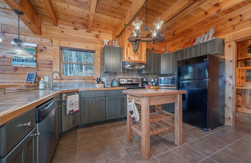 Bostic Cabin | Secluded Cabin Retreat with Breathtaking Mountain Views