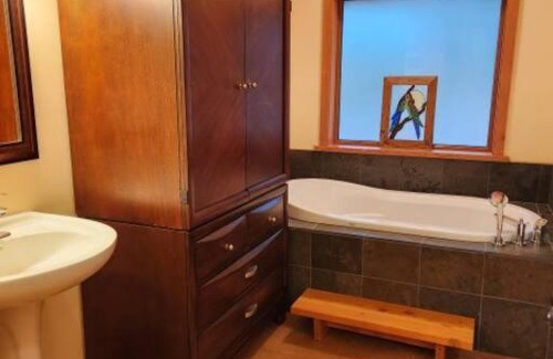 Lake Cowichan Villa | Secluded Cowichan Riverfront Home with Family-Friendly Amenities