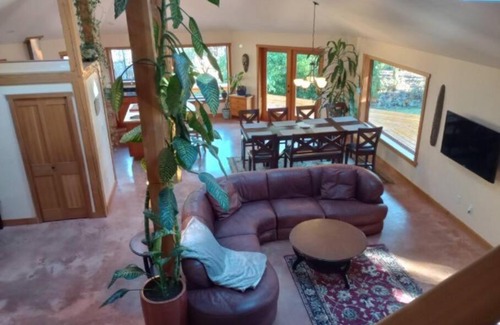 Lake Cowichan Villa | Secluded Cowichan Riverfront Home with Family-Friendly Amenities