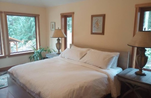 Lake Cowichan Villa | Secluded Cowichan Riverfront Home with Family-Friendly Amenities