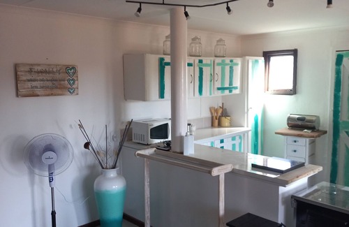 Jeffreys Bay Apartment | Convenient Self-Checkout 800m from Beach & Attractions