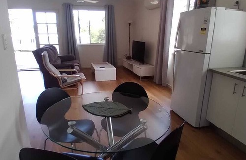 Brisbane Waterfront Apartment | Exceptional 2-Bedroom Apartment with Pet-Friendly Amenities