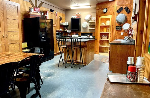 Tahlequah Cabin | Cozy Retreat with Hot Tub, Fire Pit & Vintage Decor!