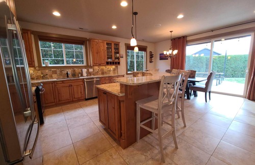 Quincy House | Spacious Family Retreat at Crescent Bay Resort for Groups