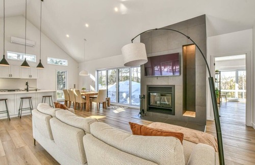 West End Ski Chalet | Indulge at Le Montagnard: Private Pool and Spa Retreat