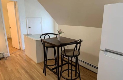 West Roxbury Apartment | Cozy Third Floor Retreat with Lake View and Kitchen