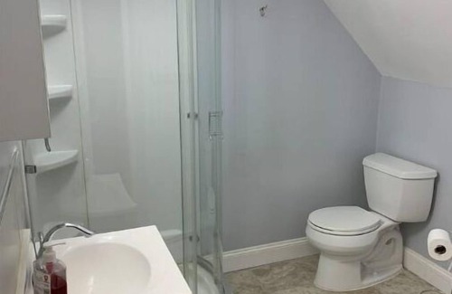 West Roxbury Apartment | Cozy Third Floor Retreat with Lake View and Kitchen