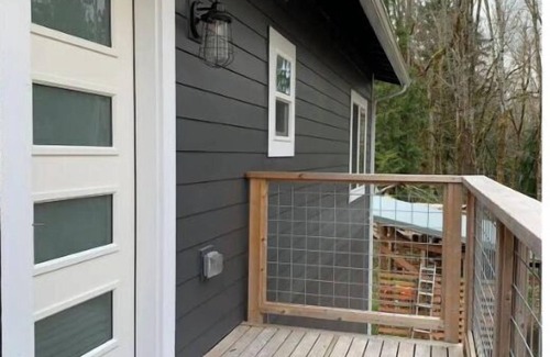 Kingston Apartment | Cozy 2BR Apartment in Kingston, WA with Breakfast Included