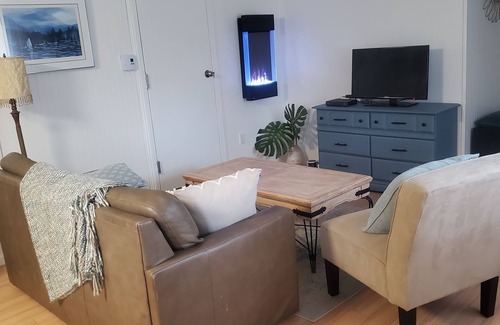 Regional District of Nanaimo Apartment | Private, spacious, bright & cozy apartment close to all amenities.