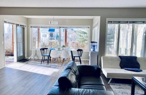 Springbank Hill House | Bright & Eco-Friendly Home with Hot Tub - 4-Star Stay