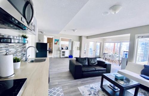 Springbank Hill House | Bright & Eco-Friendly Home with Hot Tub - 4-Star Stay