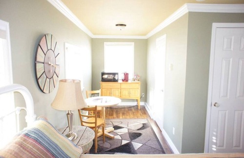Estes Park Cabin | Cozy Cabin Retreat with Jacuzzi, Dog-Friendly & Lake View