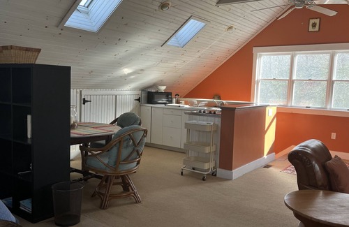 Little Compton Apartment | Pet-Friendly Oceanfront Studio with Pool and Spa Access