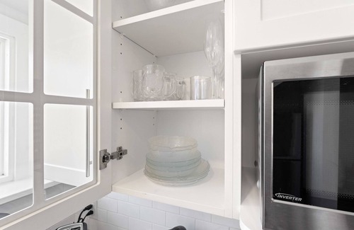 Burlington Apartment | Pet-Friendly Downtown Studio with Kitchen & Breakfast