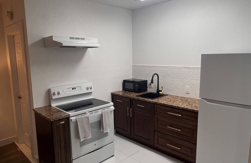 Bearss Plaza Apartment | Convenient Private Studio in Lutz - Close to USF!
