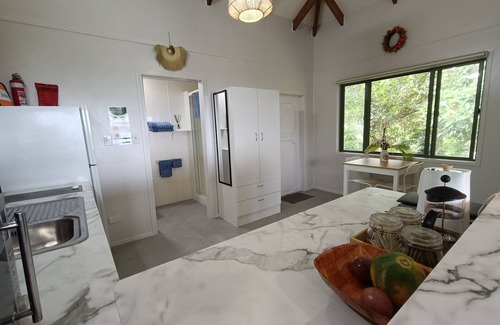 Muri Apartment | Serene Studio with Lagoon Views at Kukupa