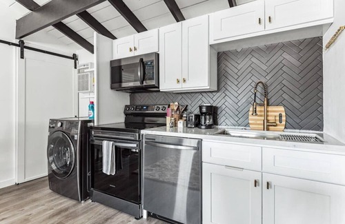 Thousand Oaks House | Serene Studio Oasis with Nature and Pet-Friendly Amenities