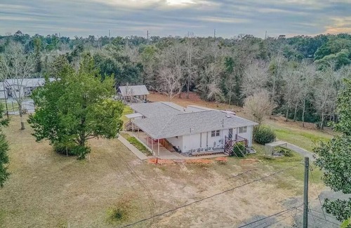 North Northwest Pensacola Apartment | Private Studio Pet Friendly A/C + Wi-fi