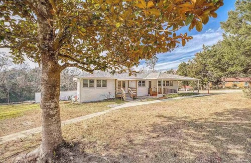 North Northwest Pensacola Apartment | Private Studio Pet Friendly A/C + Wi-fi