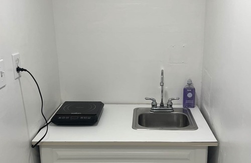 Brampton House | Convenient Private Studio Unit Near Transit for Families