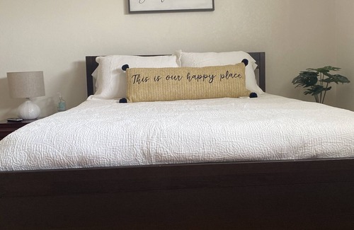 Tulare House | Private Studio Retreat: Top-Rated with Kitchen & Parking