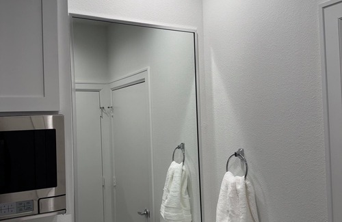 East Downtown Houston Apartment | Private Suite Downtown Houston - Great Host