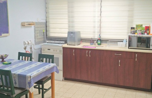 Gedera Apartment | Cozy Getaway at Like Home, Gedera-Room-BnB in Israel