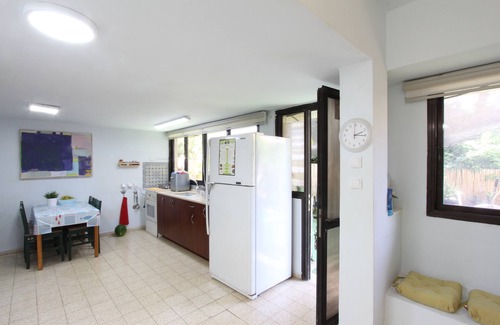 Gedera Apartment | Cozy Getaway at Like Home, Gedera-Room-BnB in Israel