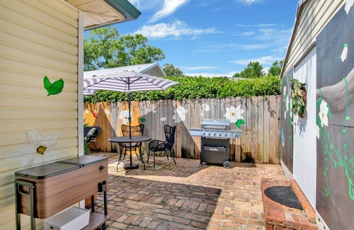 Warrington Cottage | Inviting Private Suite with Patio Near Downtown & NAS Pensacola