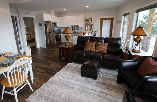 Okanagan-Similkameen Apartment | Private Suite with Amazing Lake View