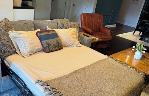 Monument House | Relaxing Private Suite with Hot Tub Near Air Force Academy