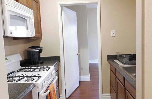 Mira Loma House | Cozy Private Suite with Kitchen and Direct Entrance