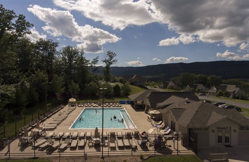 McGaheysville House | Relaxing Condo with Jacuzzi, Golf & Water Park Fun