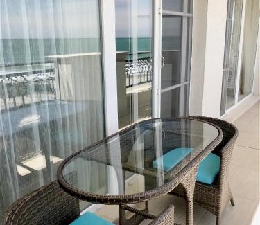 Pomorie Apartment | Oceanfront Super Apartments with Spa & Pool by the Sea