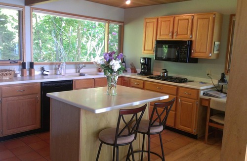Suttons Bay House | Relaxing Waterfront Home in Suttons Bay with Hot Tub & Spa
